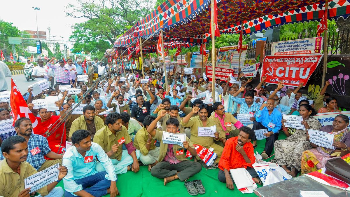 Contract staff seek ₹26,000 monthly minimum wage
