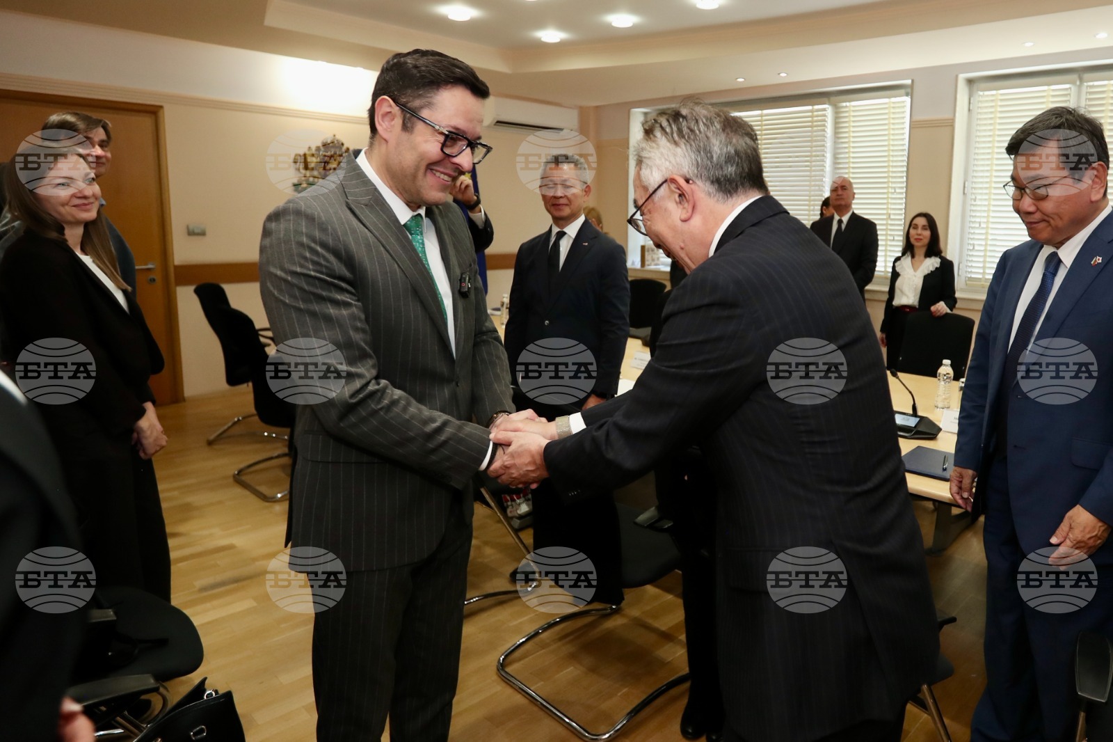 Economy Minister, Meiji President Discuss Completion of Joint Research and Development Laboratory by Year-End