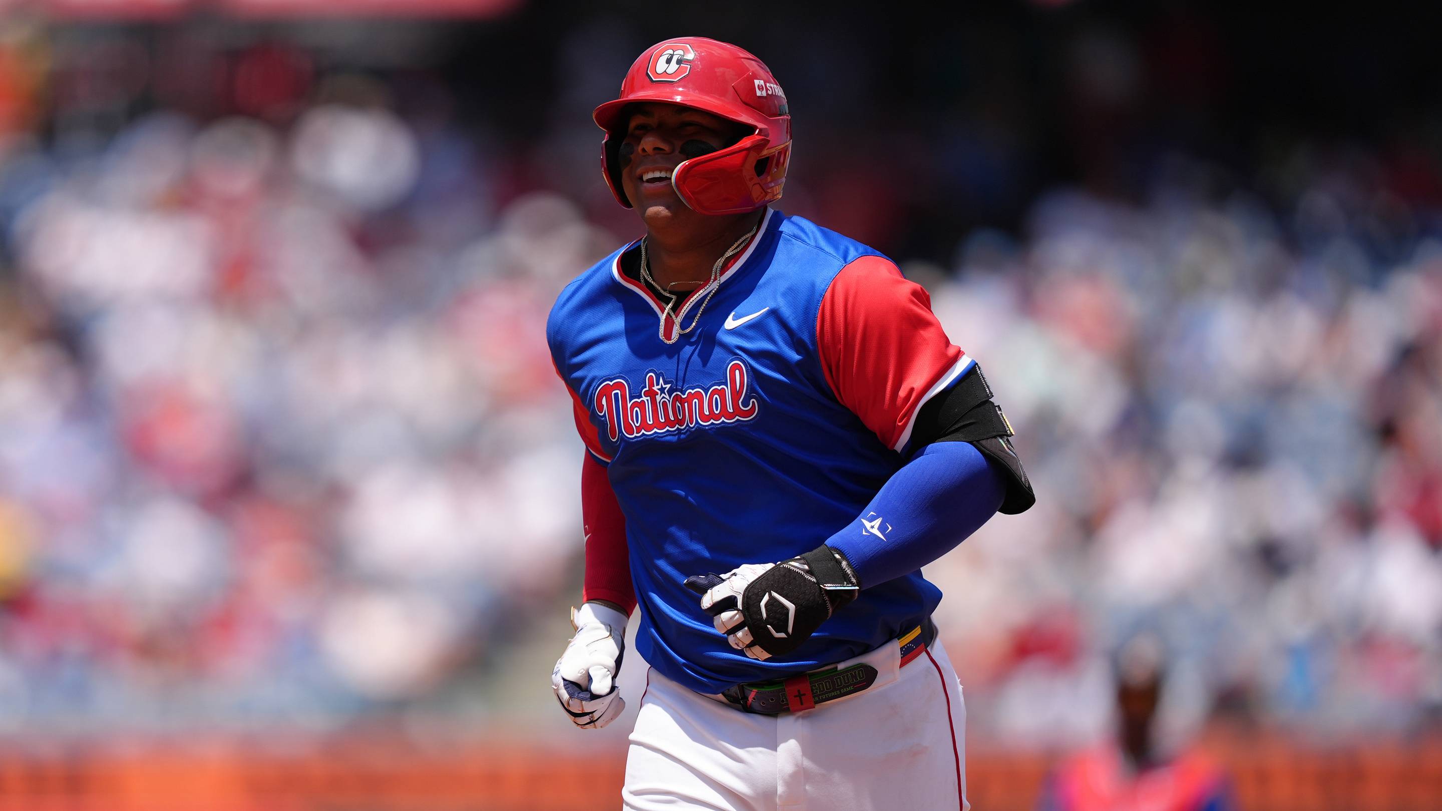 Cincinnati Reds Top Prospect Leaves Game After Scary Injury