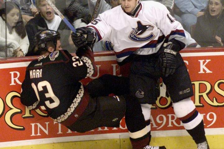Former NHLer Tood Warriner to coach Windsor women