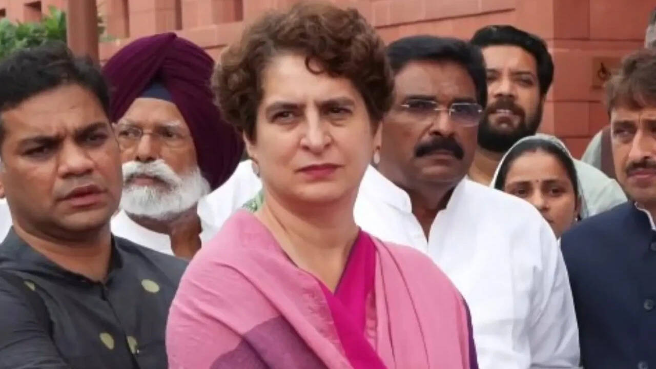 215 academicians slam Priyanka for 'gaumutra' remark