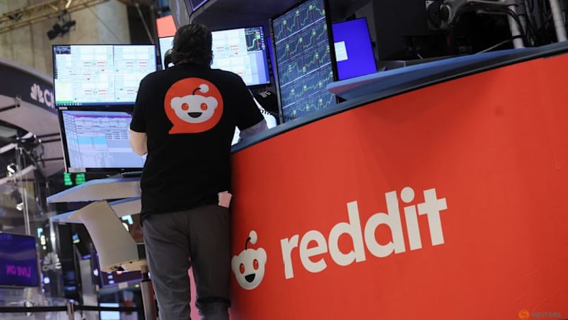 Reddit flags volatile search referrals as US user growth slows