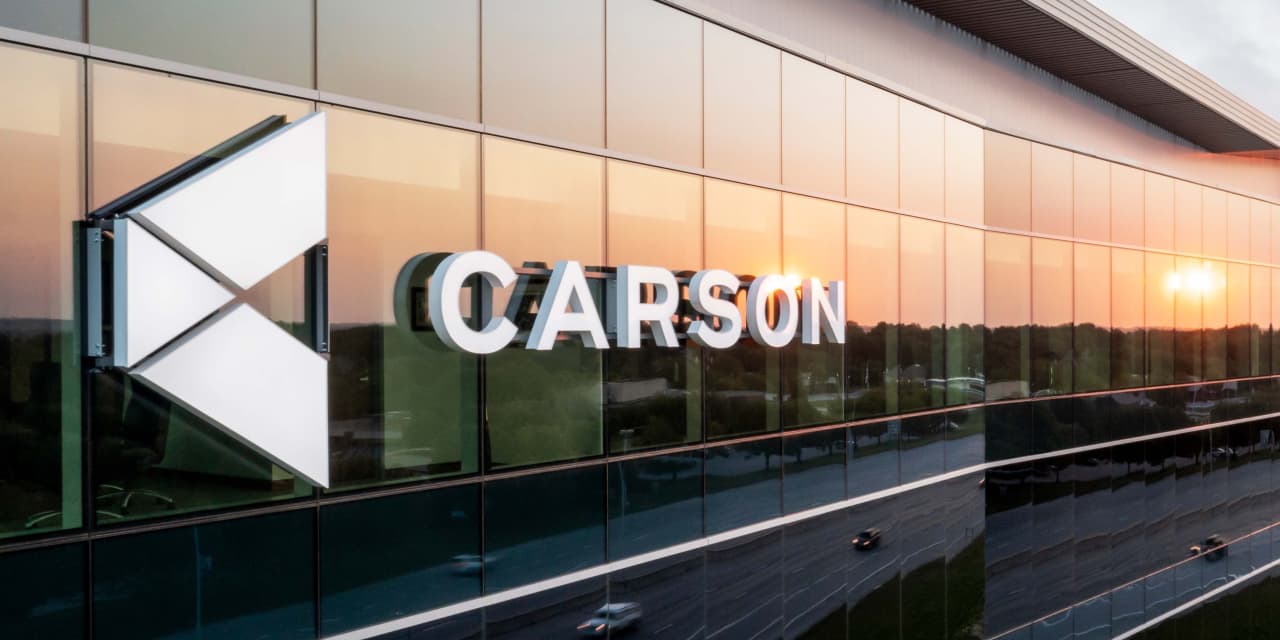 Carson Group Acquires $1.8 Billion Advisor Team From Wells Fargo