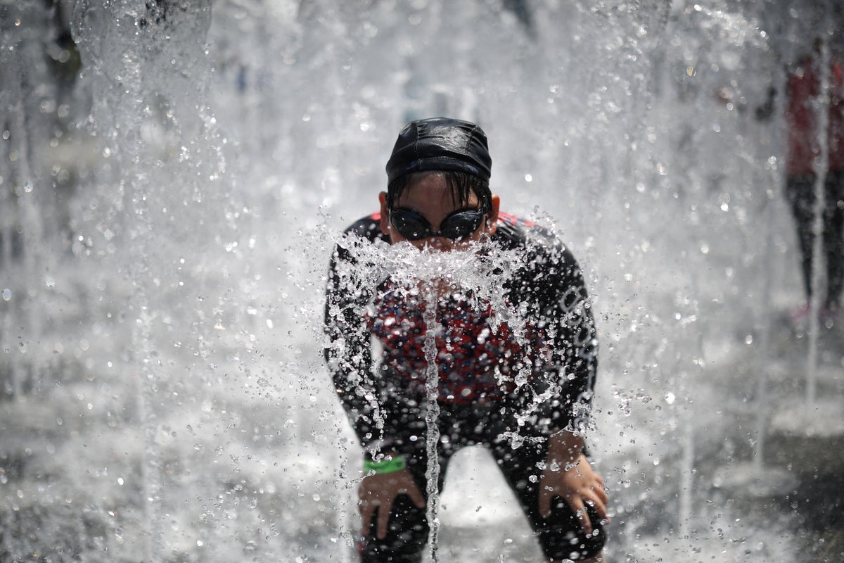 Temperatures hit record-breaking high in South Korea amid scorching heatwave