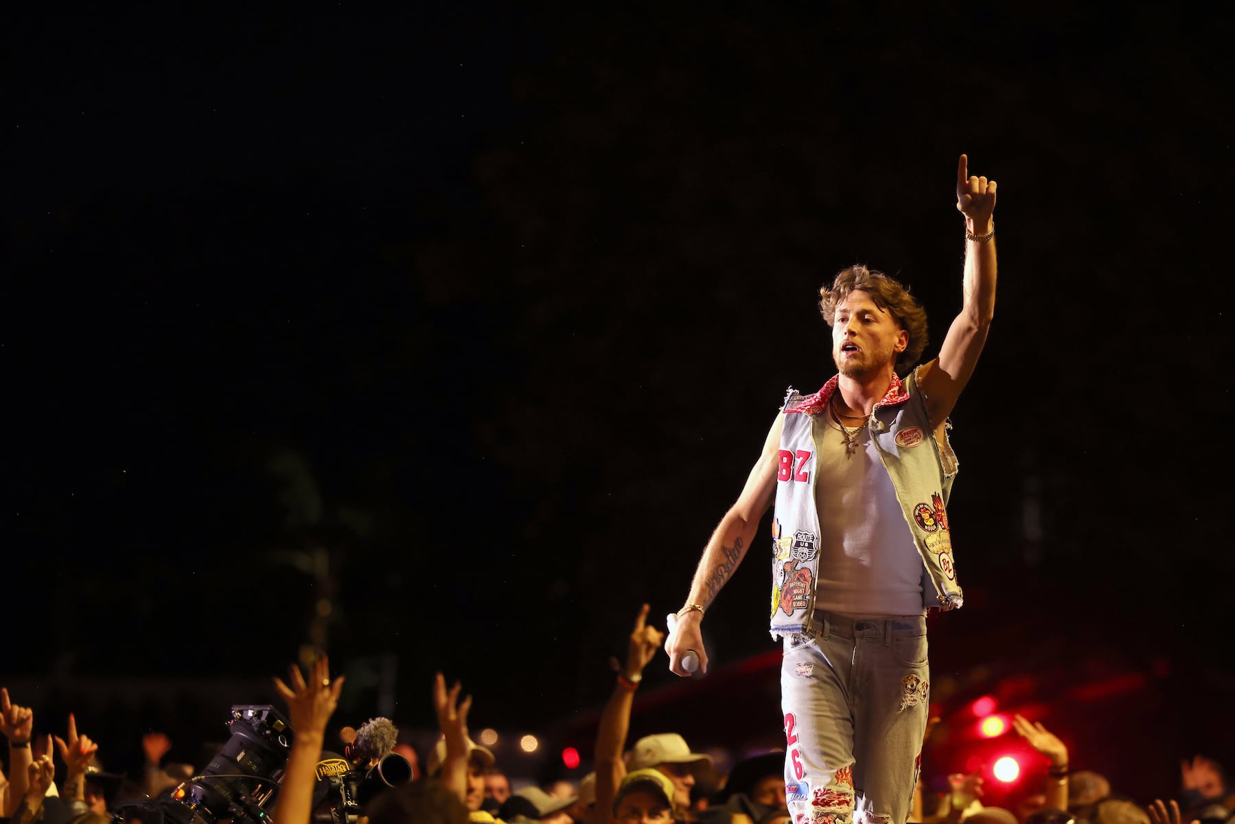 Country star cancels multiple shows one month after arrest warrant was dropped