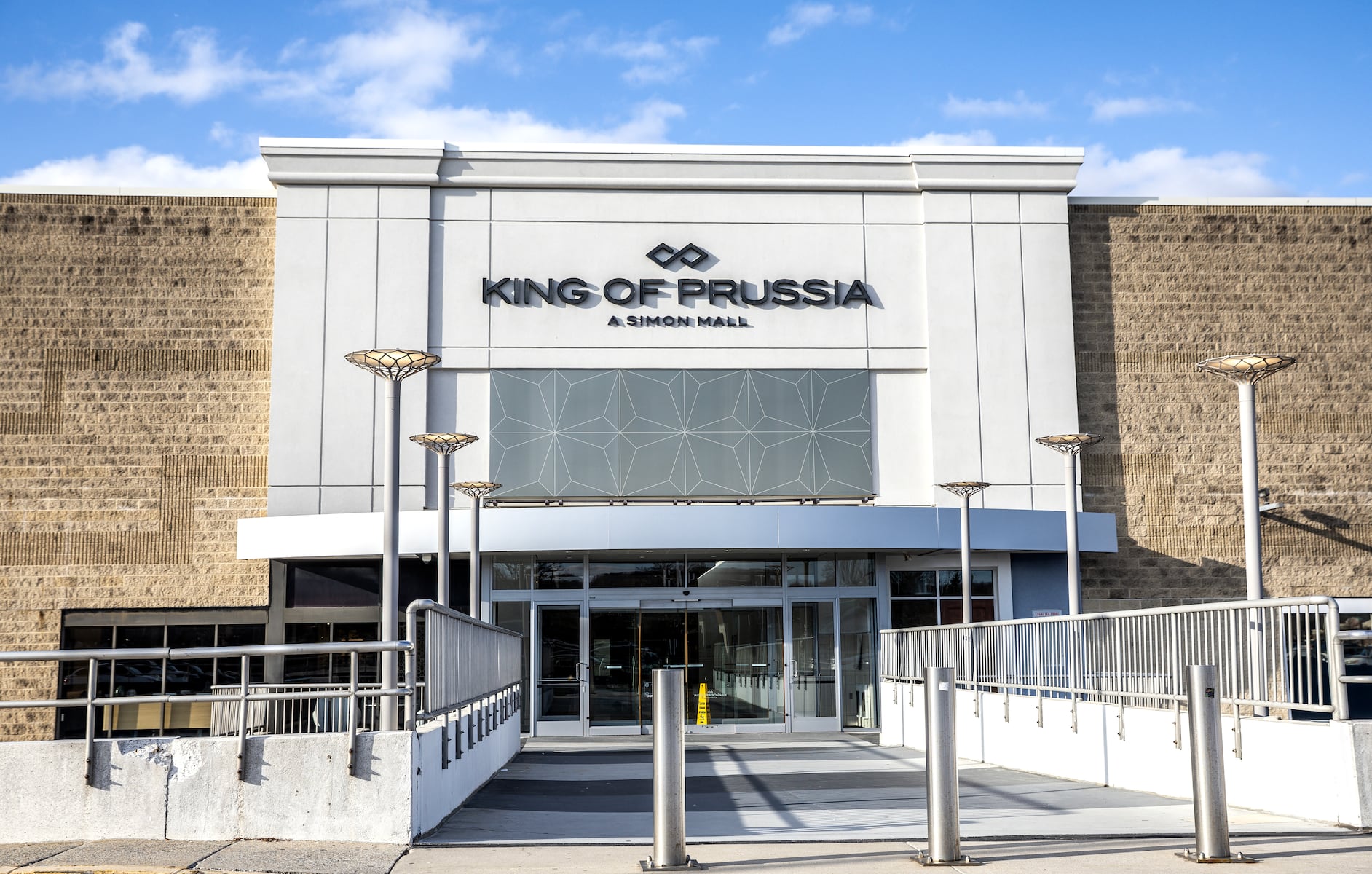 Peeping Tom at Pa. mall claims he just dropped his keys. The judge didn’t buy it