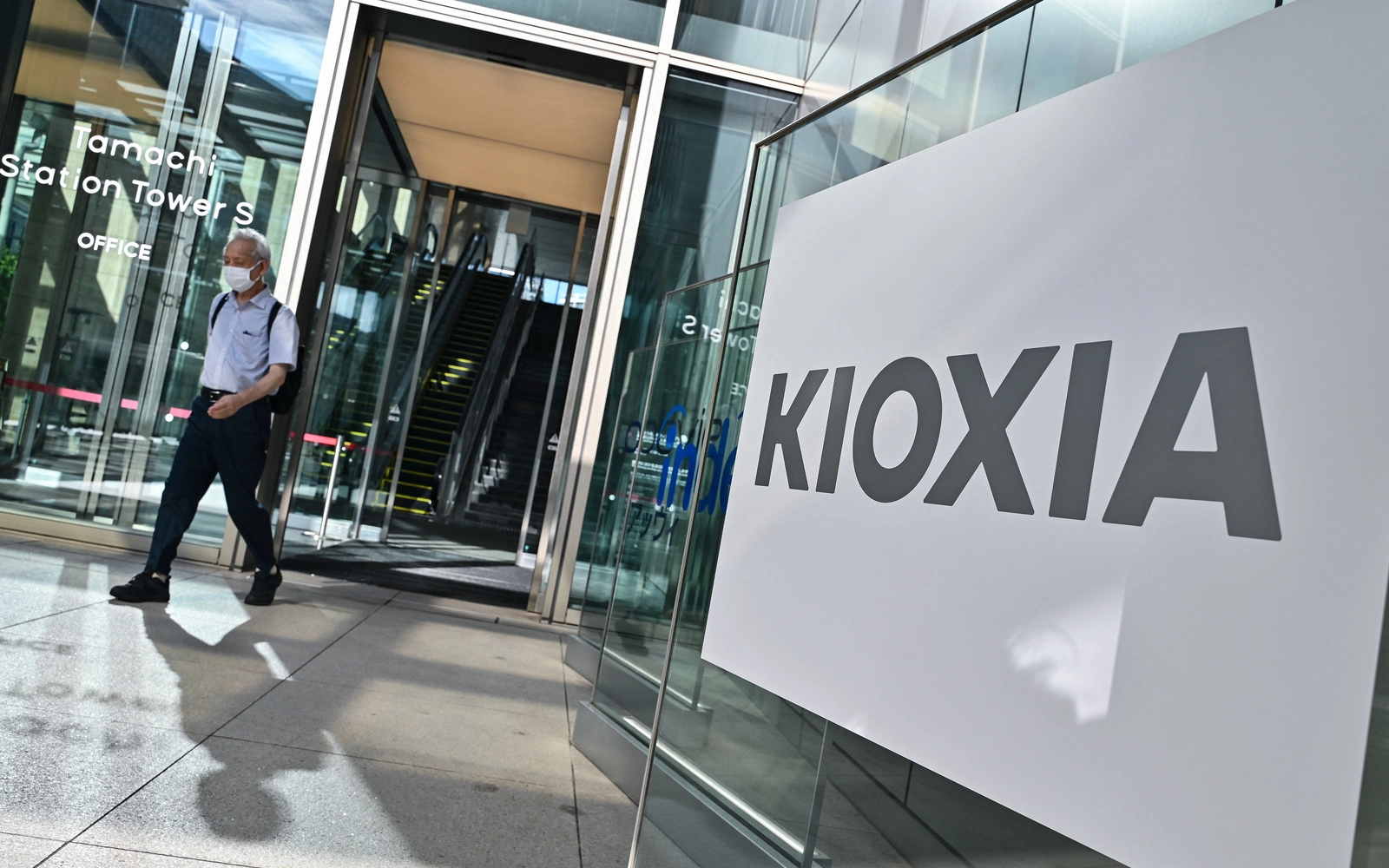 Chipmaker Kioxia reports 45-fold surge in quarterly net profit driven by AI demand
