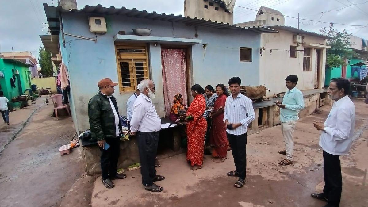 Nomadic communities face difficulty filling enumeration forms during SIR in Karnataka