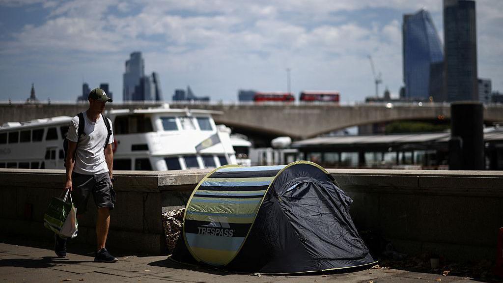 Number of youths sleeping rough in London falls by 45%