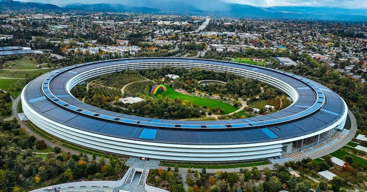 Apple faces $460B market-cap decline amid broader market pressure