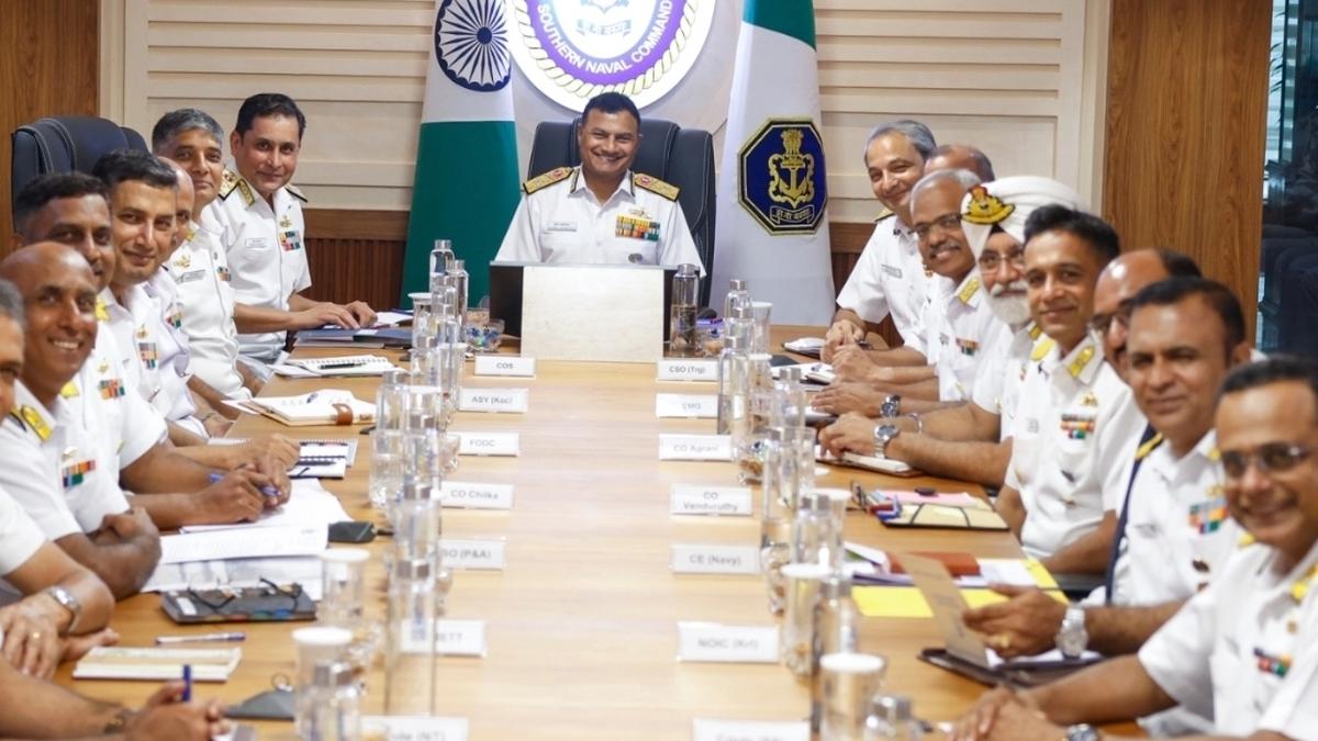 Navy chief visits Southern Naval Command in Kochi
