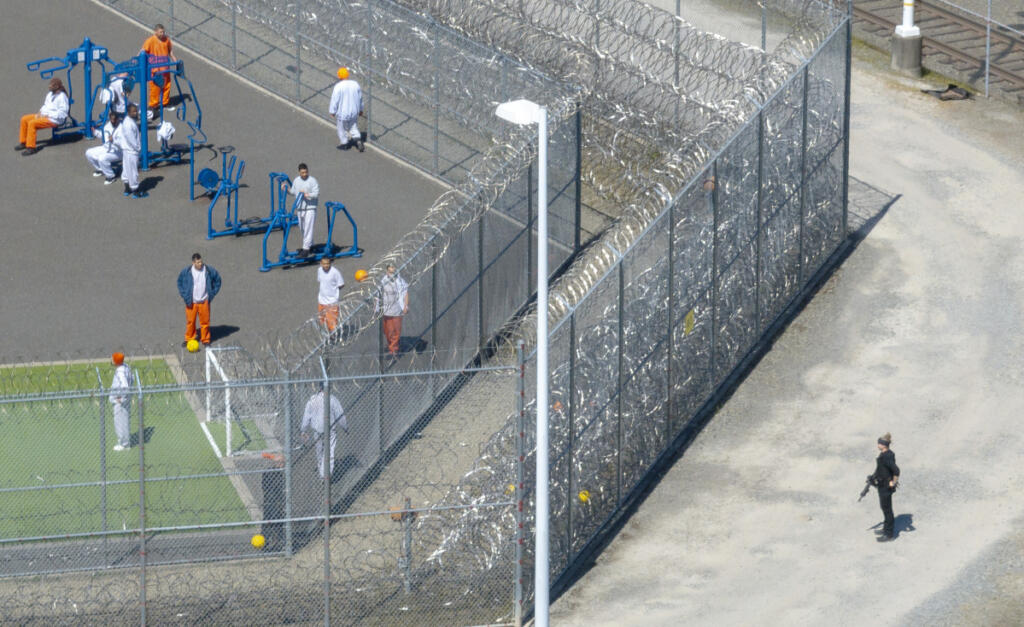 New ruling on detained immigrants means hundreds in Washington could get out