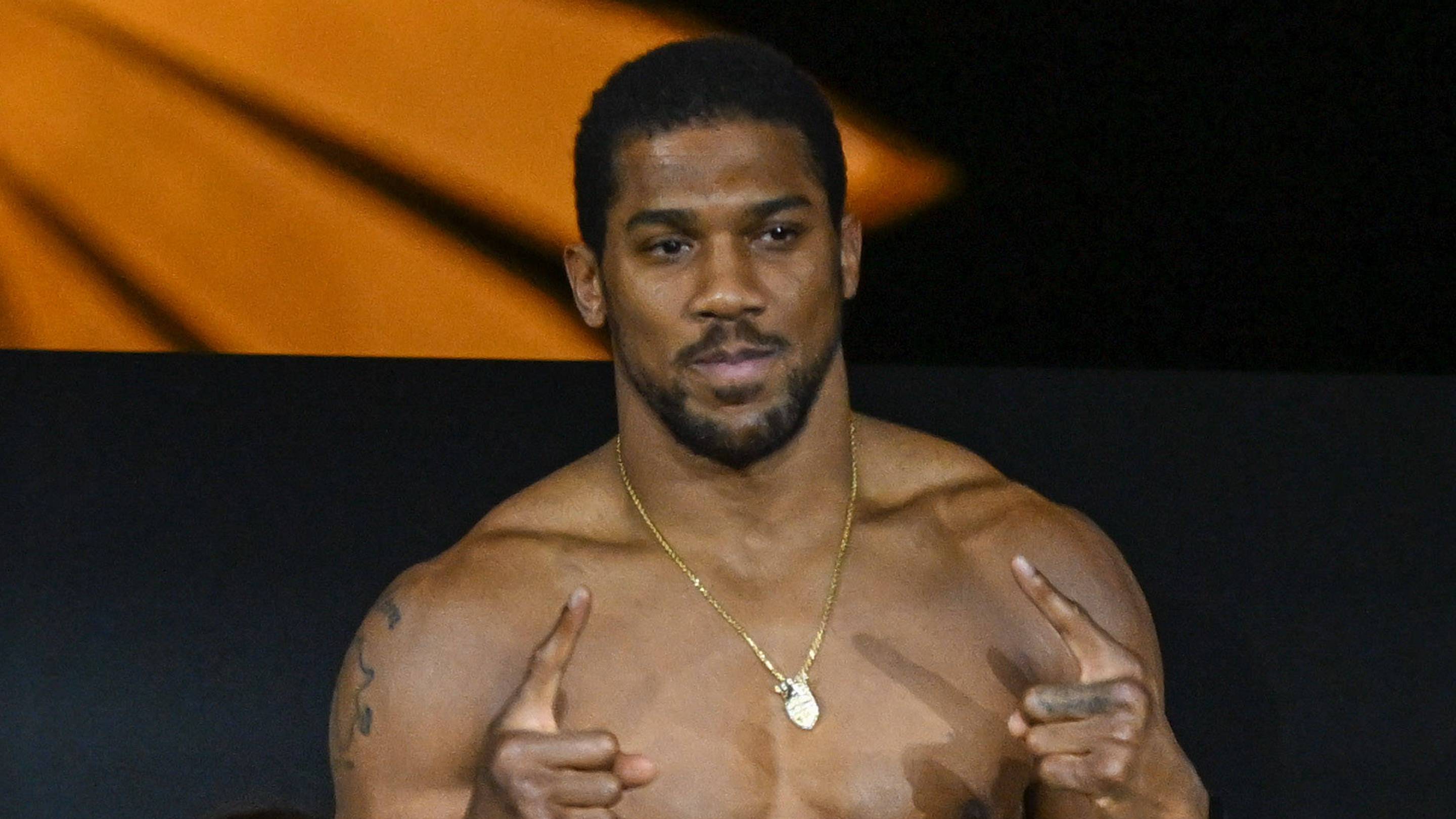 Tyson Fury and Anthony Joshua Offered Shot to Become Heavyweight Champions Again