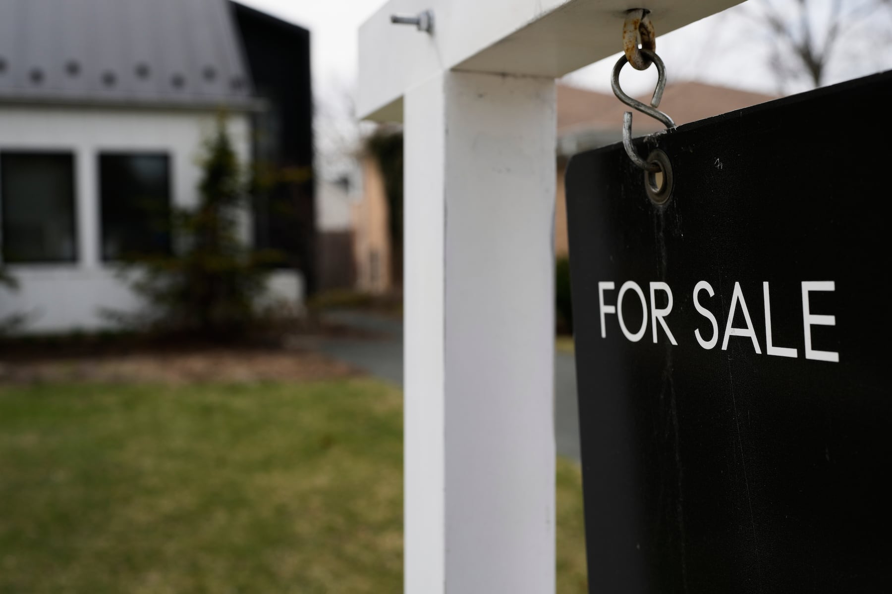 Mortgage rates bedevil homebuyers, hitting highest level in a year