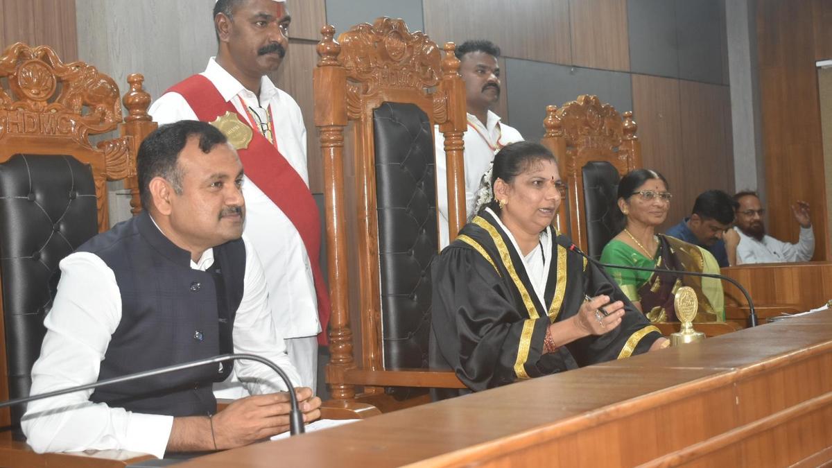 Hubballi-Dharwad Municipal Corporation Commissioner pulls up Larsen & Toubro over delay in issuing water bills