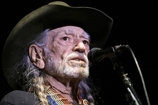 Don't Let Your Babies Grow Up to Build Data Centers: Willie Nelson Declares War on 'Water Thieves'