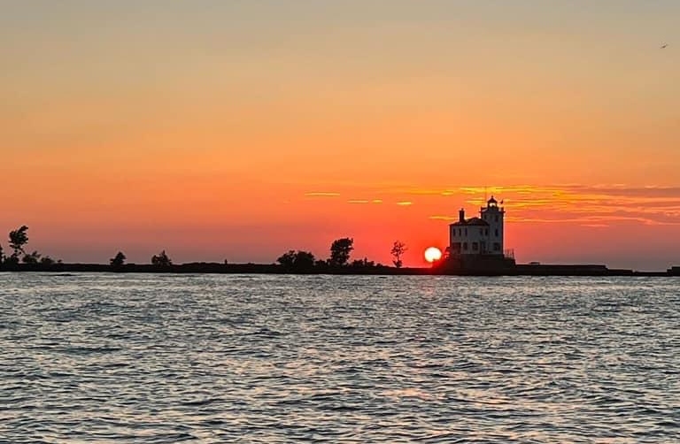 Coast Guard rescues 3 from capsized boat on Lake Erie