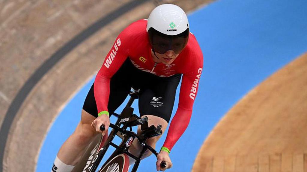 Morris succeeds in gold pursuit but misses out on scratch medal