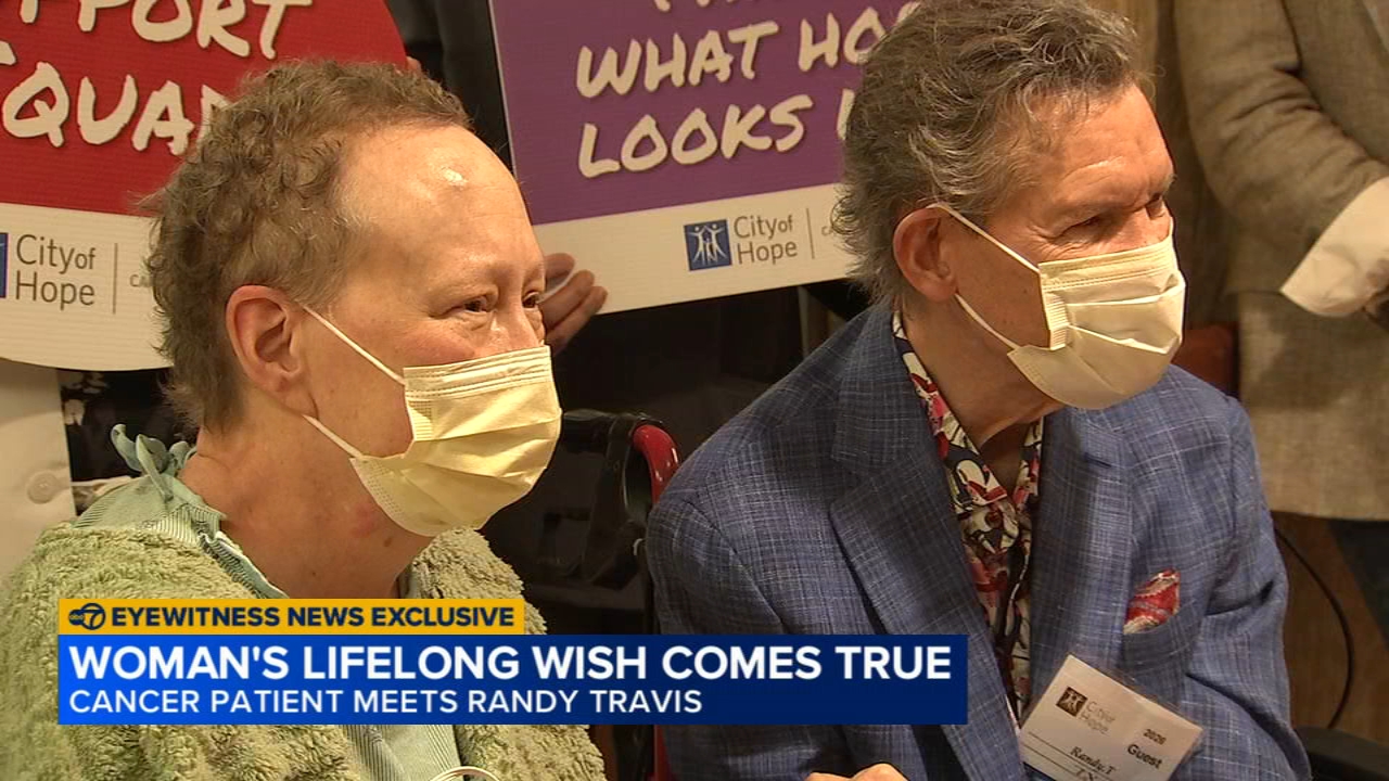 Randy Travis travels to Chicago, fulfills woman's wish to meet him as she fights cancer