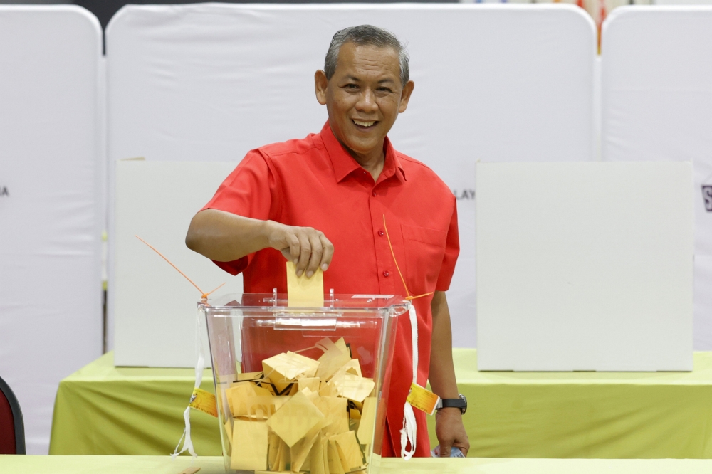 Caretaker MB Aminuddin casts ballot, says Pakatan confident despite predictions