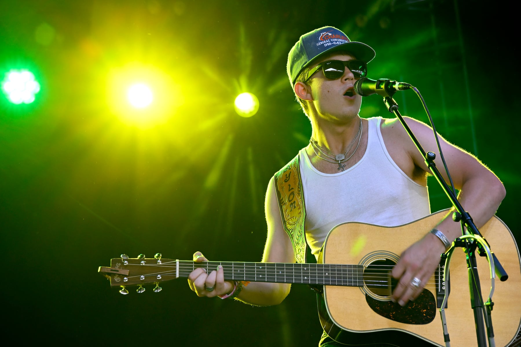 Country music singer said he ‘bout died’ at 19 after scary hospital stay