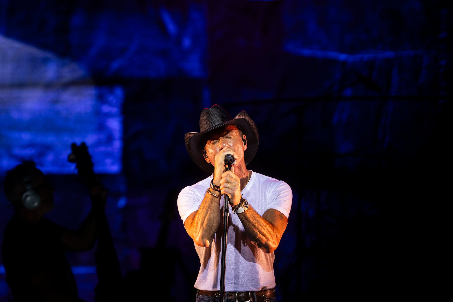 In Syracuse, Tim McGraw ain’t done with growing up just yet (review)