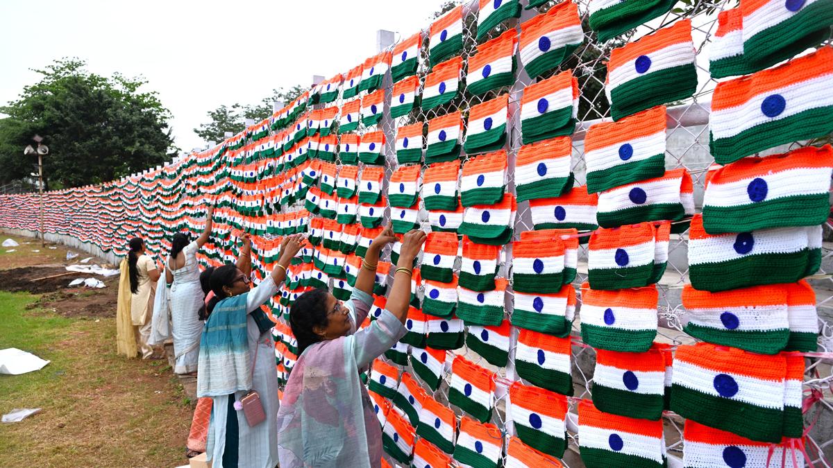 Crochet artisans attempt 14-km-long national flag record