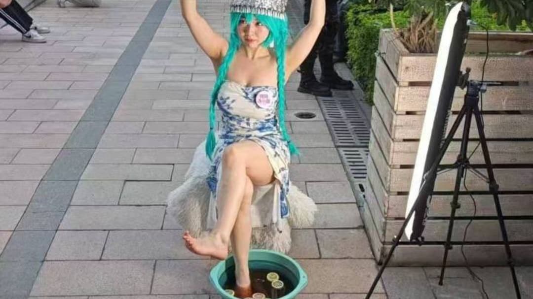 Cosplayers removed from Chinese convention for viral “foot juice” trend