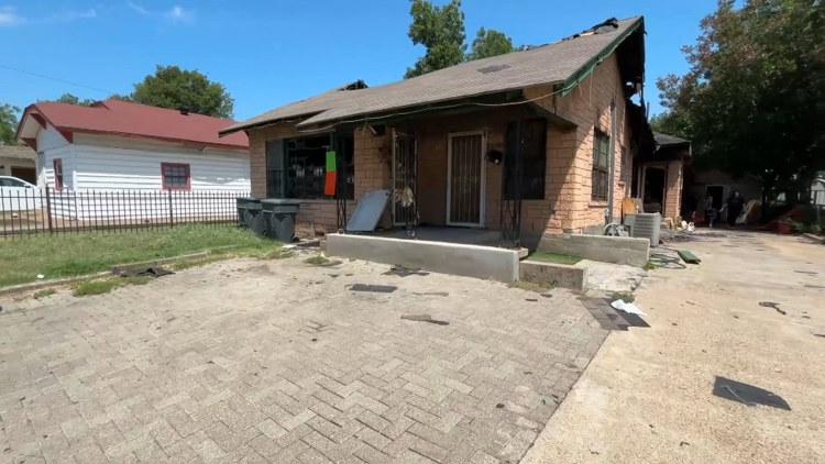 Texas woman says mother saved her life after deadly standoff, house fire