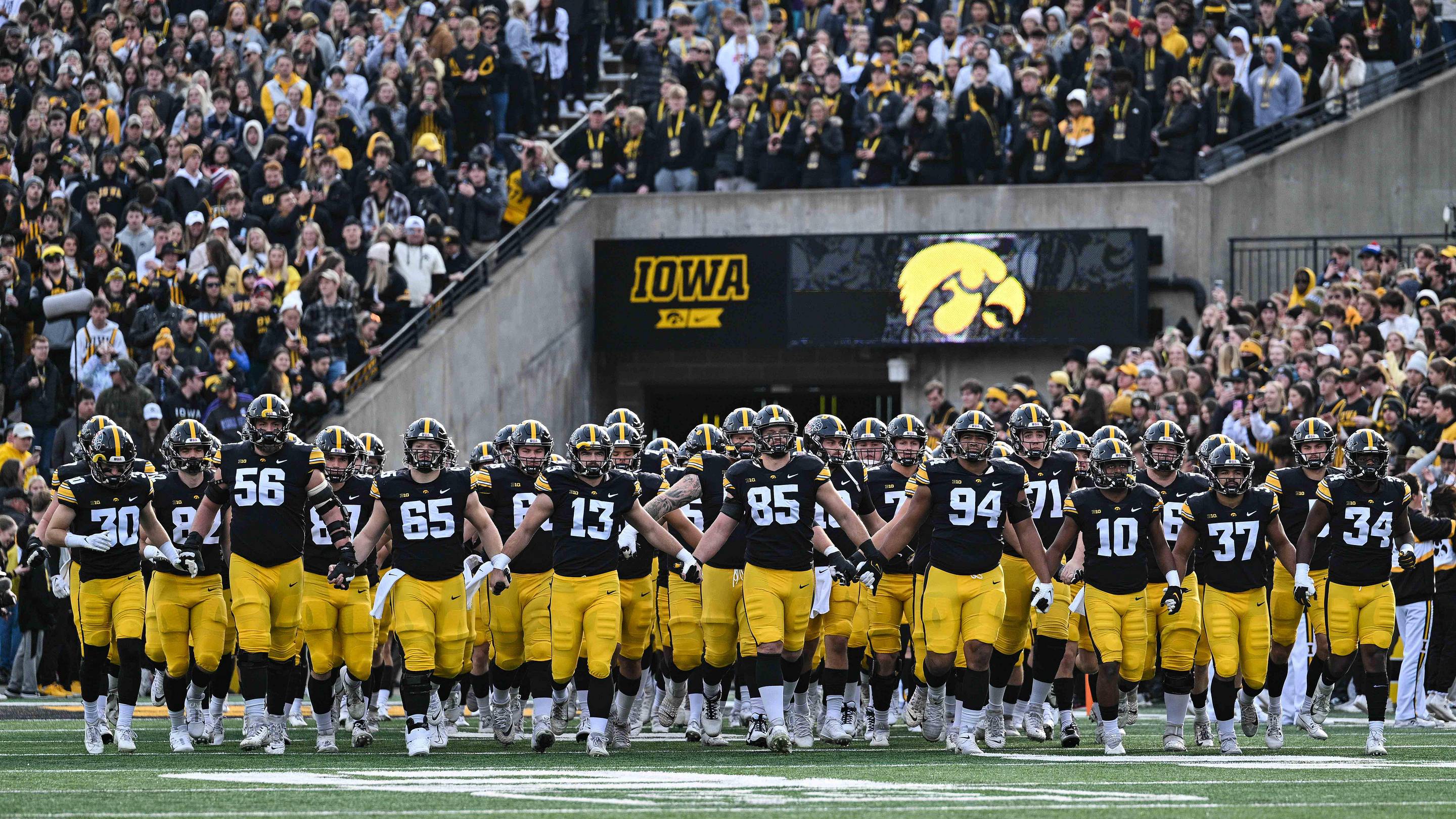 Every Iowa Hawkeyes Player's Rating in the New EA Sports College Football 27