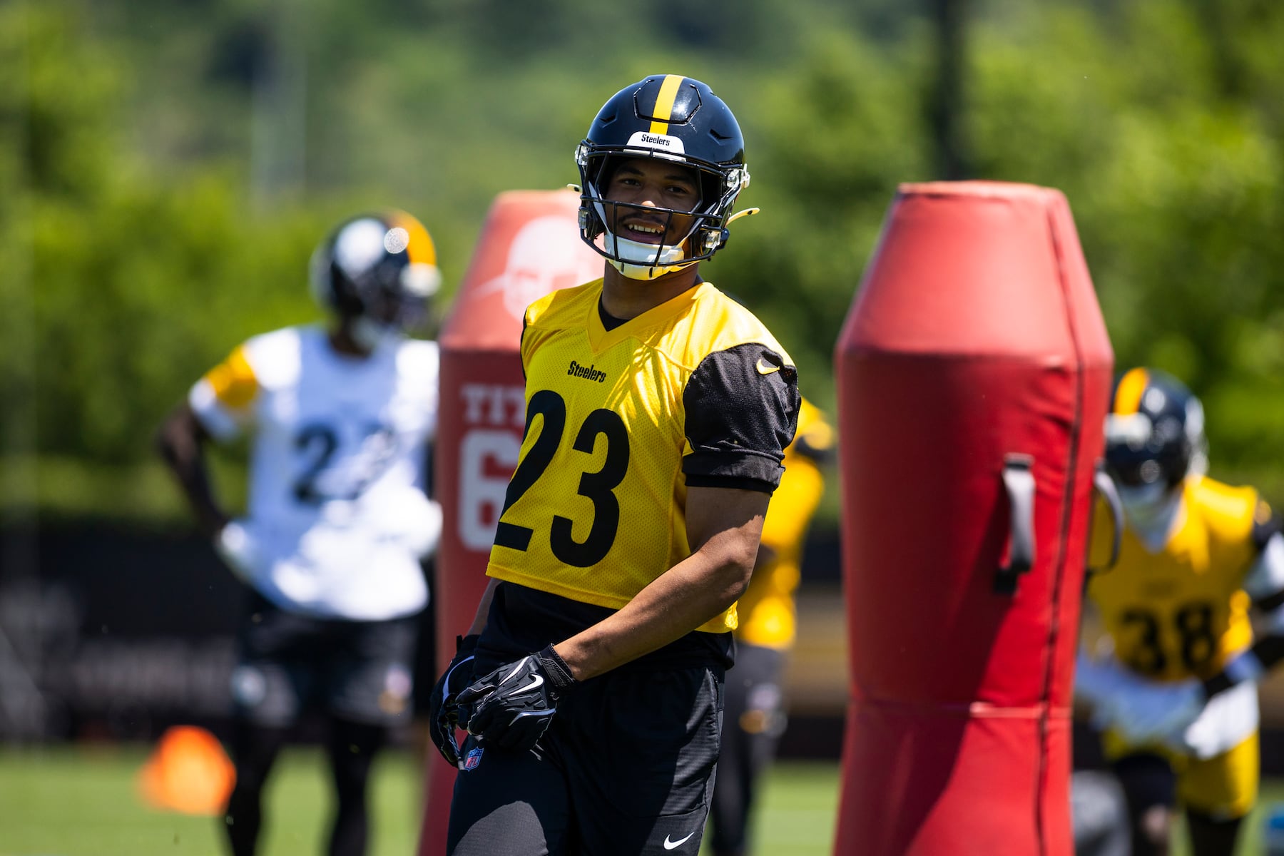 Ascending Steelers rookie cornerback turning heads at training camp
