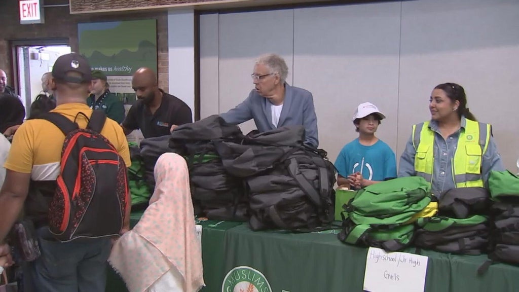 ICNA Relief annual back-to-school giveaway held in Rogers Park