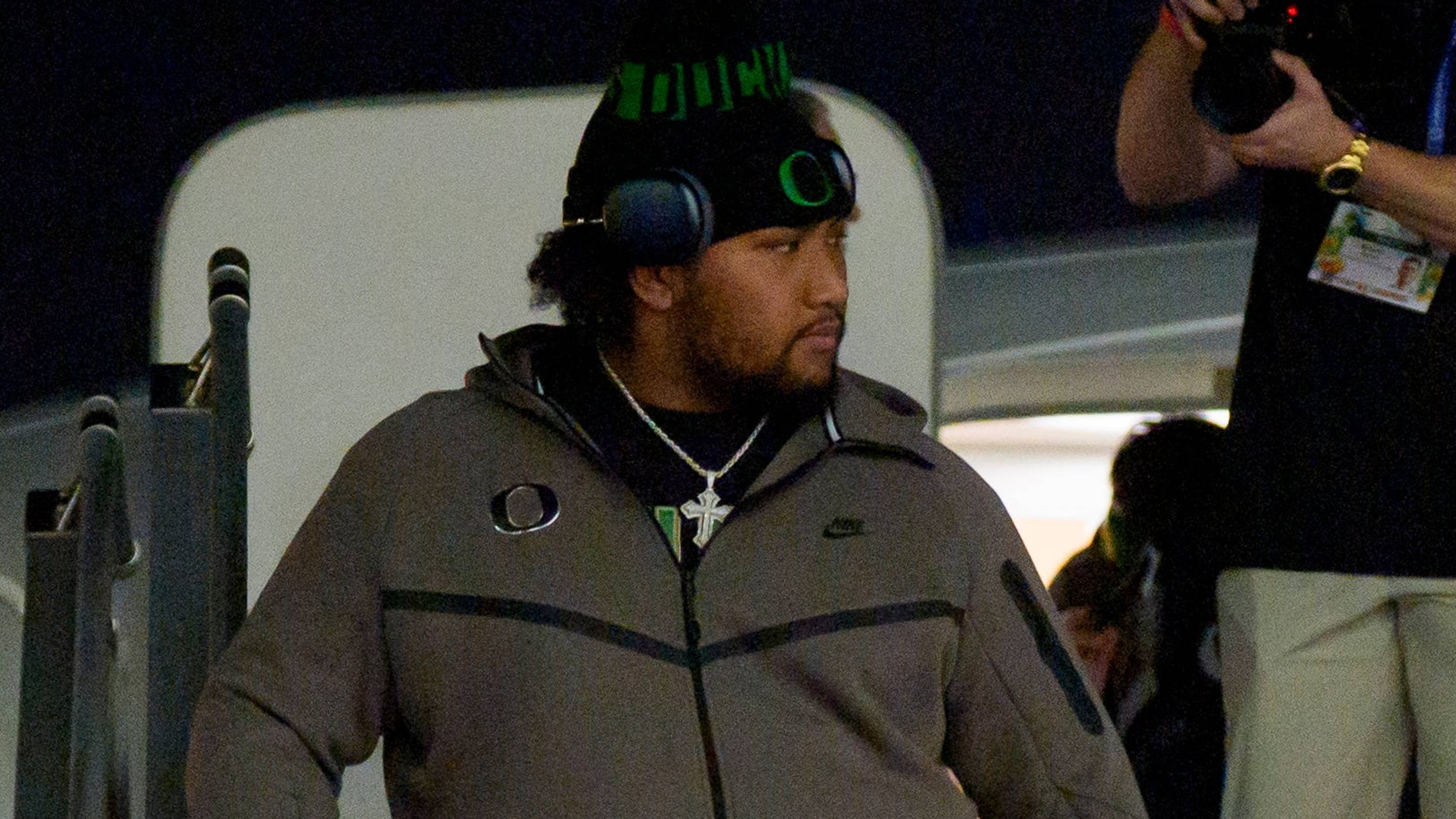 Oregon Offensive Lineman Iapani Laloulu's NFL Future Comes Into Focus