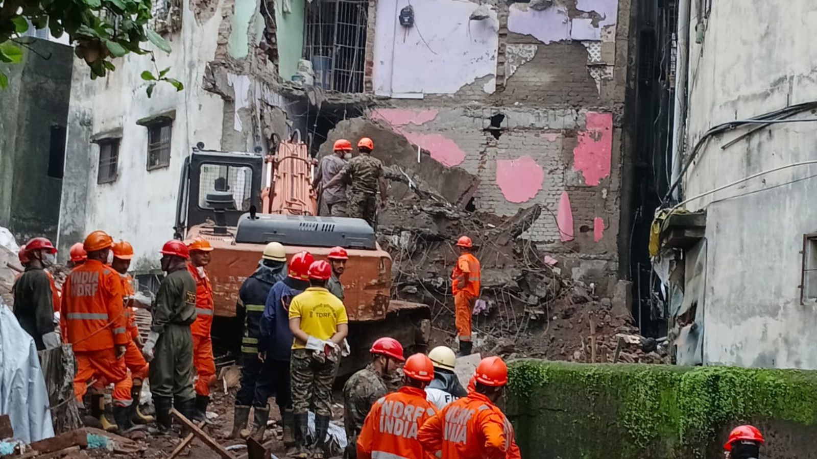 Bhiwandi building collapse: Dead mason probed as contractor survivors left homeless