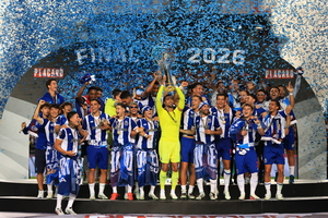 Hwang wins Portuguese Super Cup in FC Porto debut