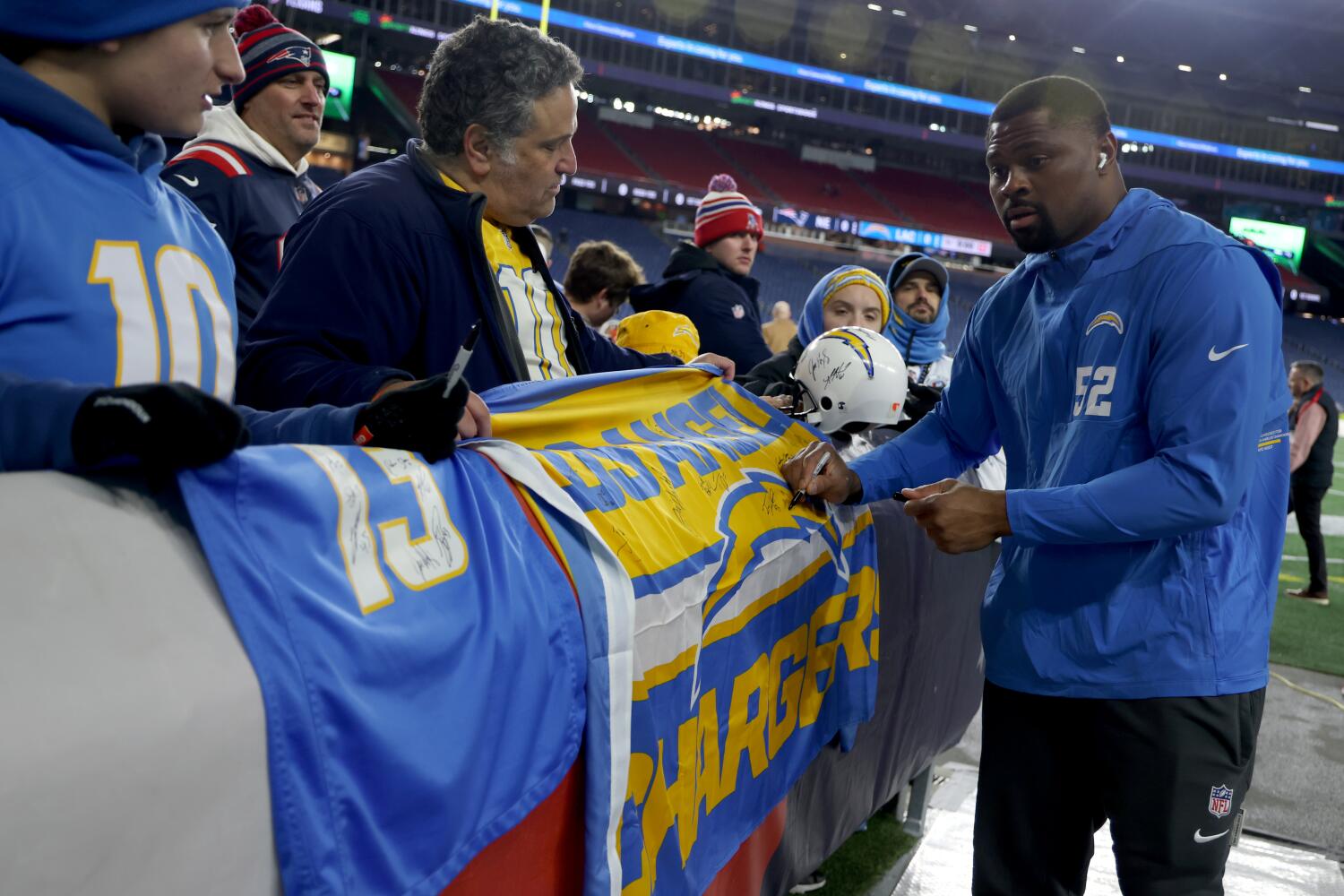'I try to motivate': How Khalil Mack impacts Chargers teammates