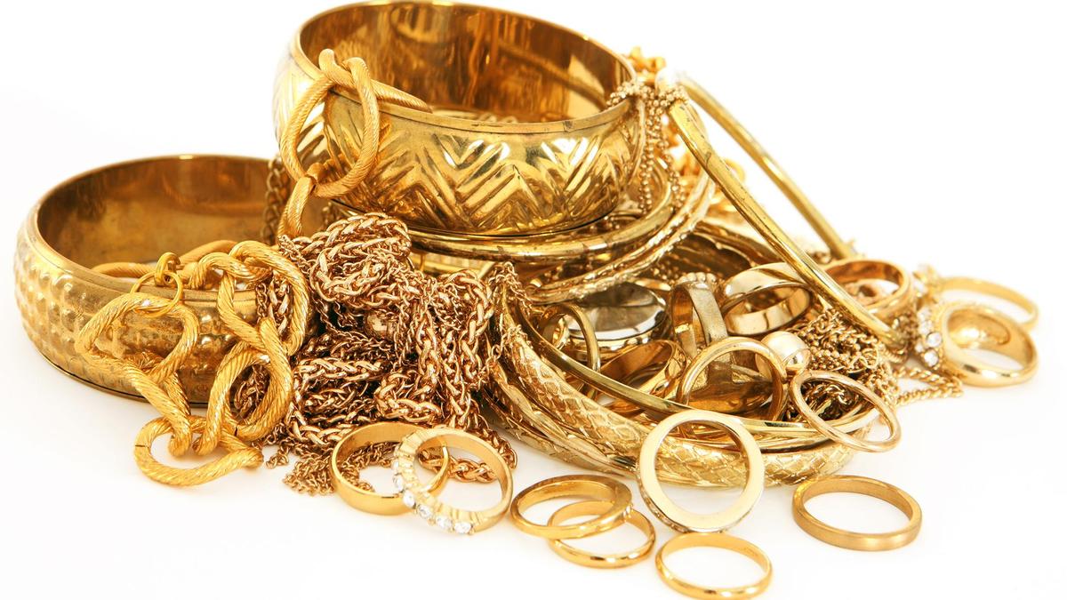 Customs seizes ₹11-crore gold from airports in Kerala in one week