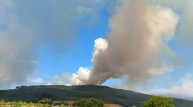 Firefighters battle blaze after fire reignites on Slievenamon