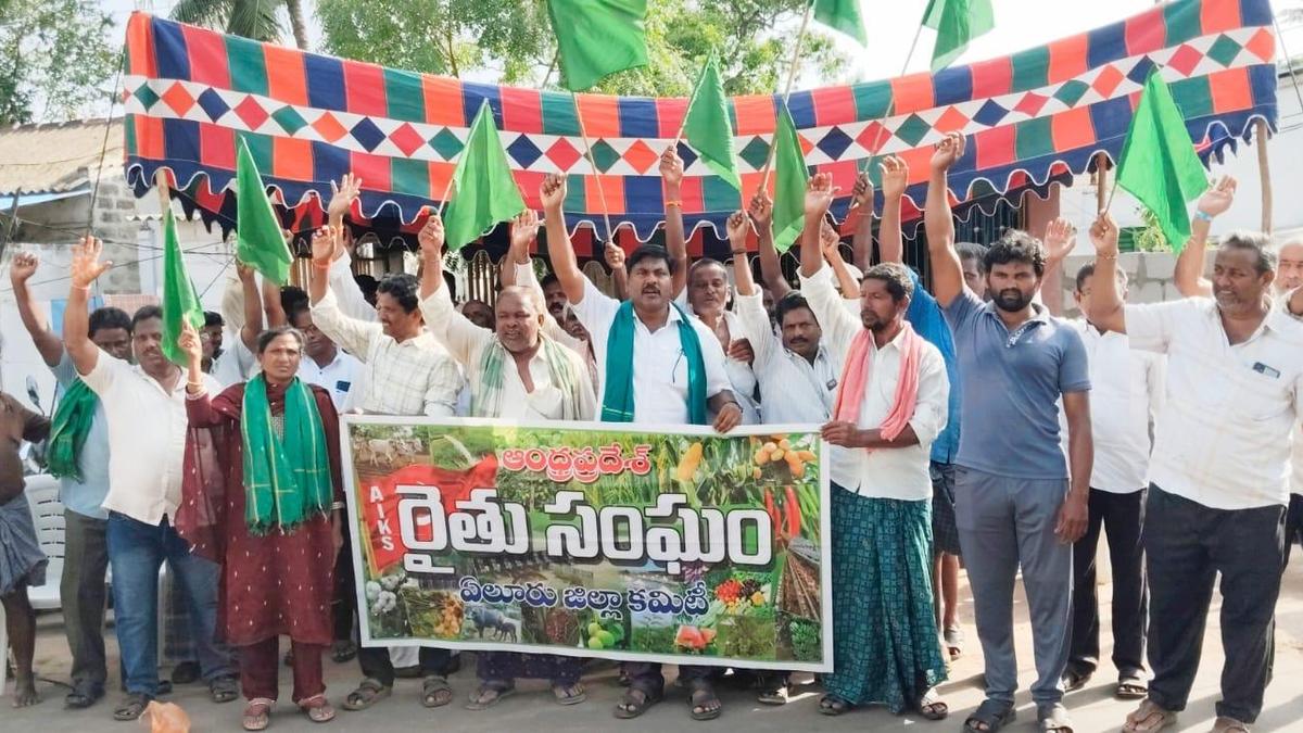 Krishna delta farmers stage protest over delay in release of irrigation water