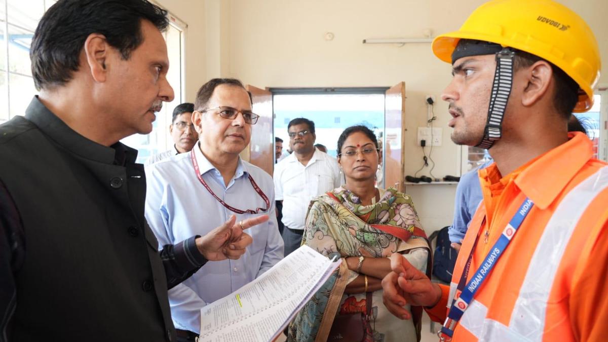 SCoR GM reviews safety, infrastructure works during zone-wide inspection