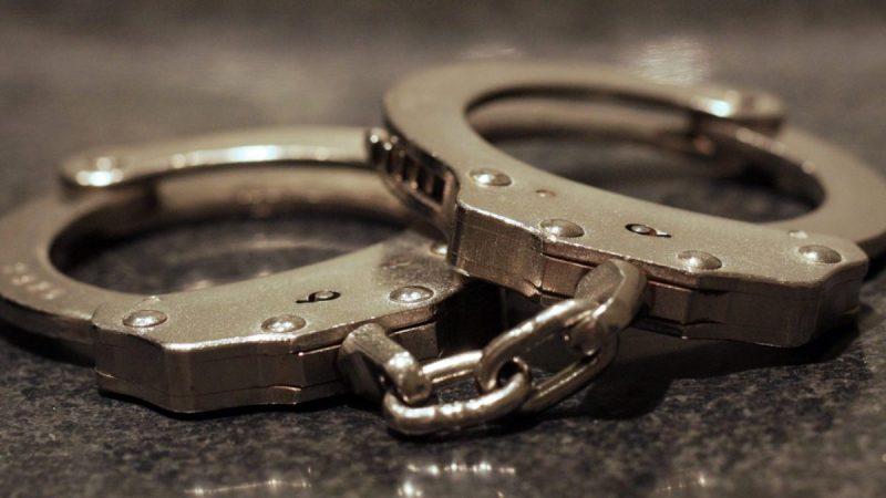 Man charged with hitting woman for taking pictures, Harris County constables say