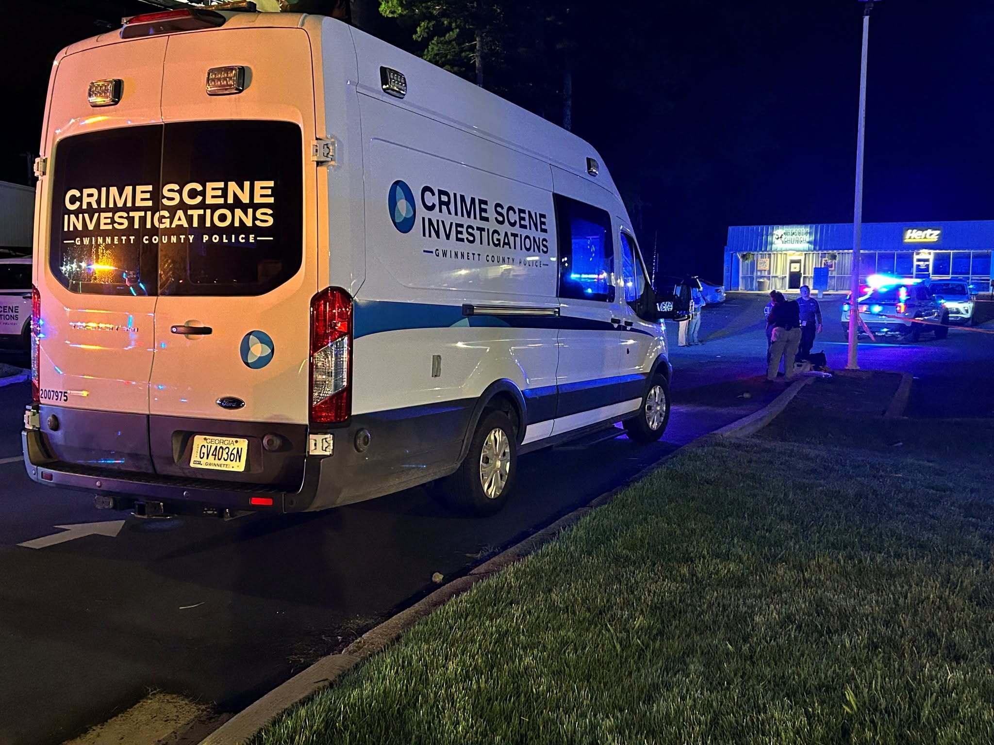 1 found dead in Gwinnett parking lot after officers hear gunshots