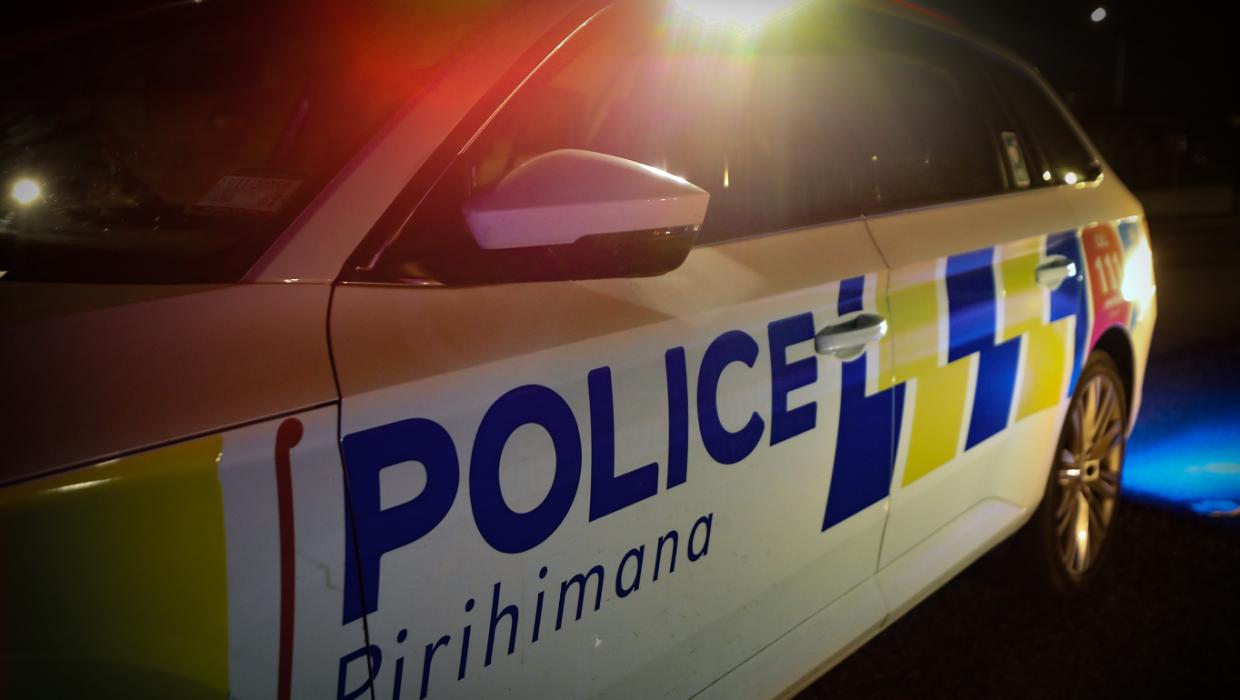 Machete-wielding robber targets Auckland restaurant