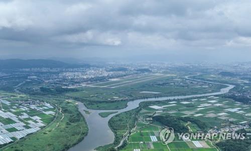 Labor unions slam alleged gov't move to ease 52-hour workweek rules for Gwangju chip cluster
