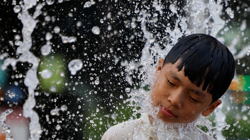 Koreans told to stop all outdoor activities as heat hits record high