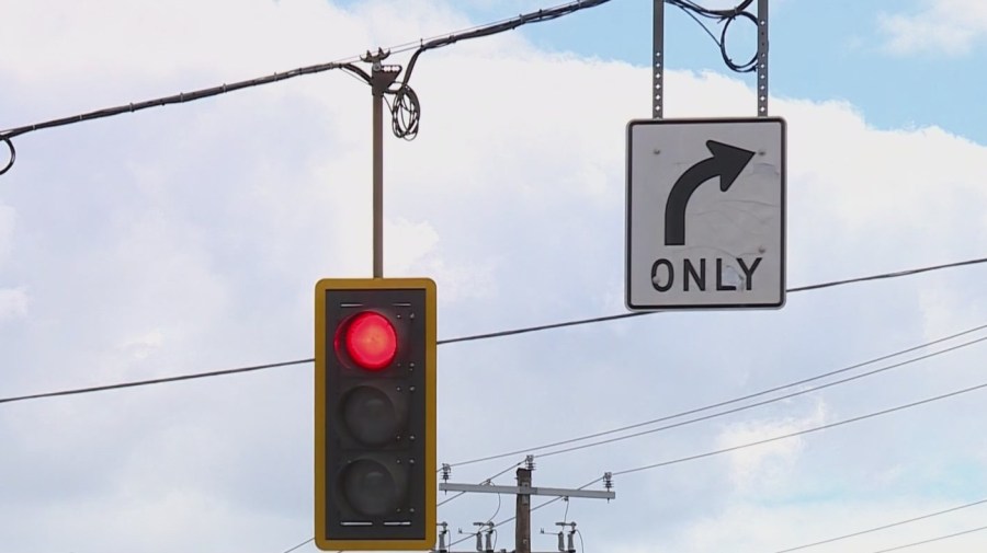 Portland to consider banning right turns at red lights in certain areas