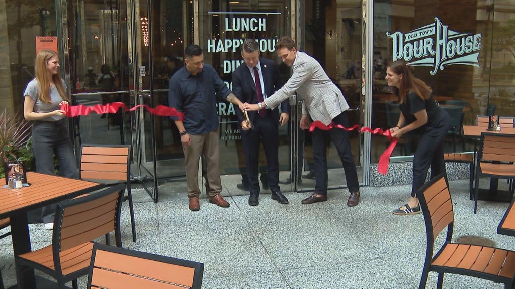 Old Town Pour House opens new location in Chicago Loop