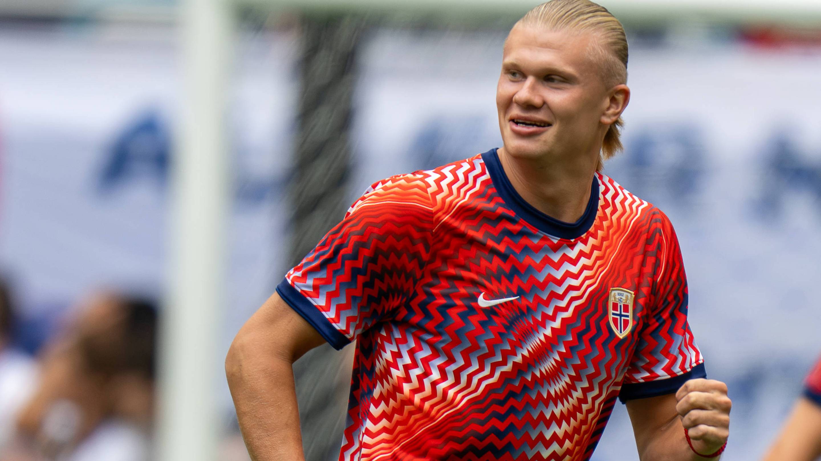 Erling Haaland Crosses Paths With Michael Jordan During Mediterranean Vacation