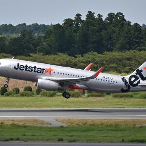 Qantas selling Jetstar Japan stake, new airline to take over