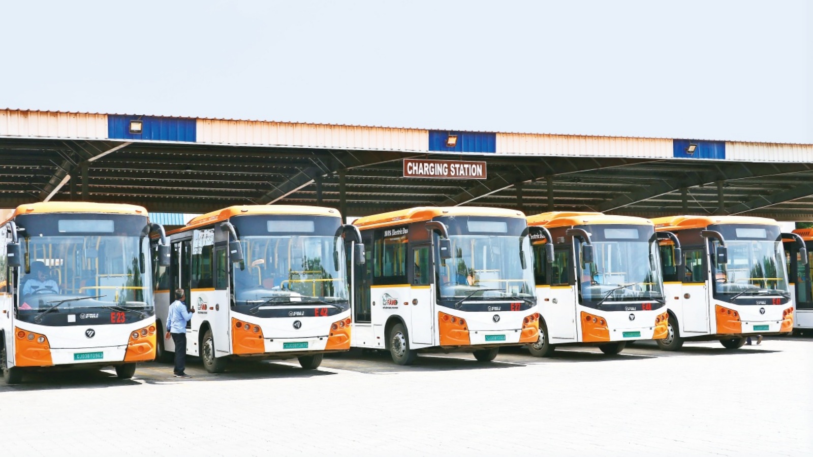 Last buses between Kolkata’s key hospitals, railway stations now leave at 10 pm